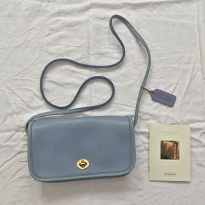 Coach vintage periwinkle crossbody D8B-9375 RARE